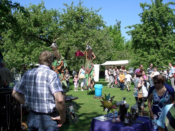 Straattheater voor stand Wilma’s Wereld