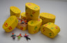 6 kleine zorgenpoppetjes in een geel doosje